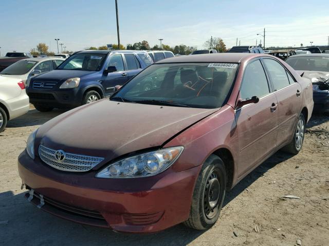 4T1BE32K35U078200 - 2005 TOYOTA CAMRY LE RED photo 2