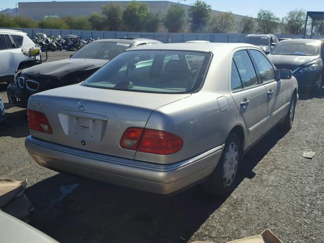 WDBJF65F4WA546322 - 1998 MERCEDES-BENZ E 320 SILVER photo 4