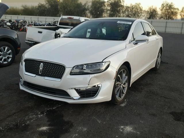 3LN6L5FC6HR636607 - 2017 LINCOLN MKZ RESERV WHITE photo 2