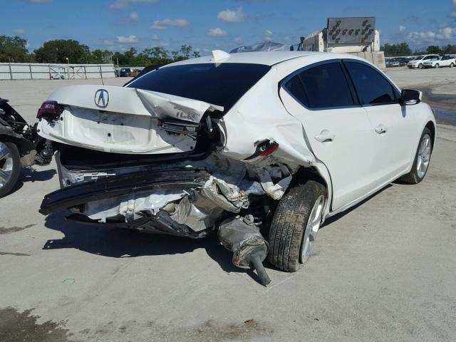 19UDE2F30HA011524 - 2017 ACURA ILX BASE WHITE photo 4