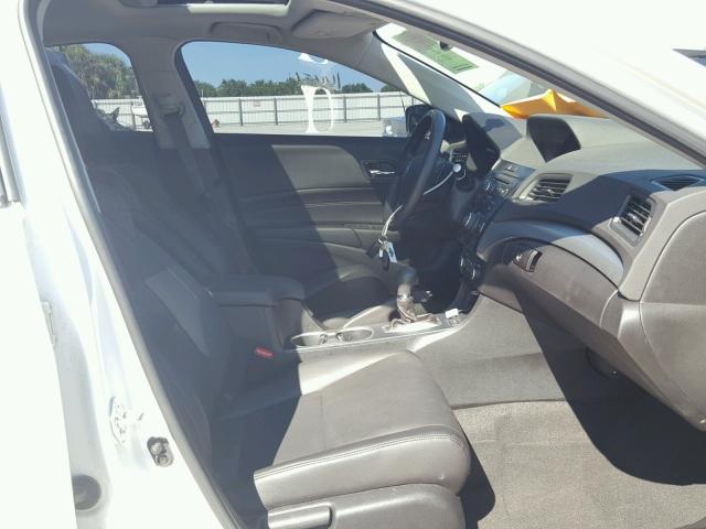 19UDE2F30HA011524 - 2017 ACURA ILX BASE WHITE photo 5