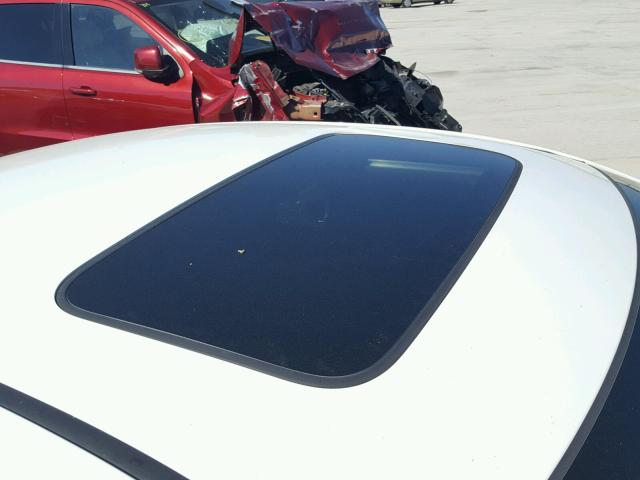 19UDE2F30HA011524 - 2017 ACURA ILX BASE WHITE photo 9