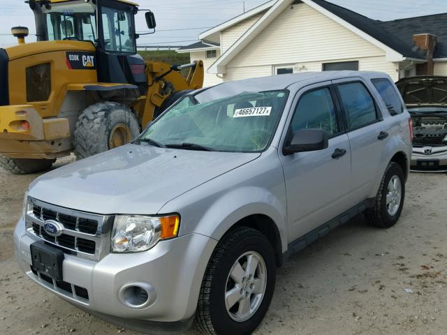 1FMCU9C76BKB66301 - 2011 FORD ESCAPE XLS SILVER photo 2