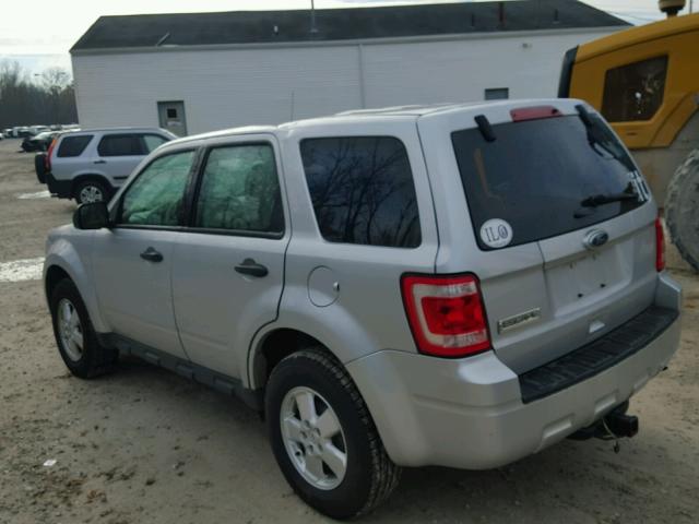 1FMCU9C76BKB66301 - 2011 FORD ESCAPE XLS SILVER photo 3