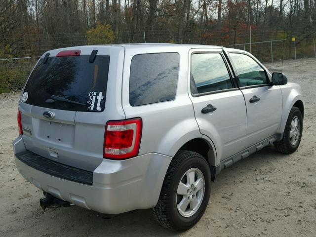 1FMCU9C76BKB66301 - 2011 FORD ESCAPE XLS SILVER photo 4