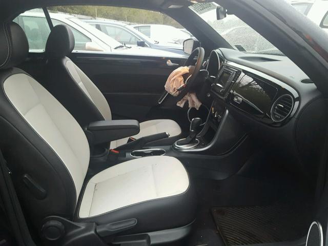 3VW517AT3HM822835 - 2017 VOLKSWAGEN BEETLE S/S 黑色 照片 5