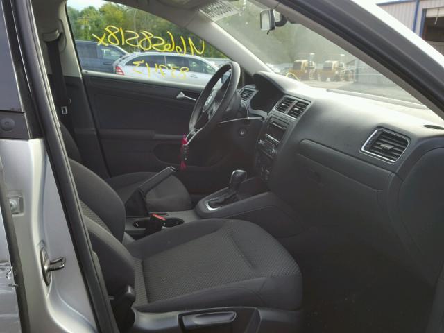 3VW2K7AJ7CM306355 - 2012 VOLKSWAGEN JETTA BASE SILVER photo 5