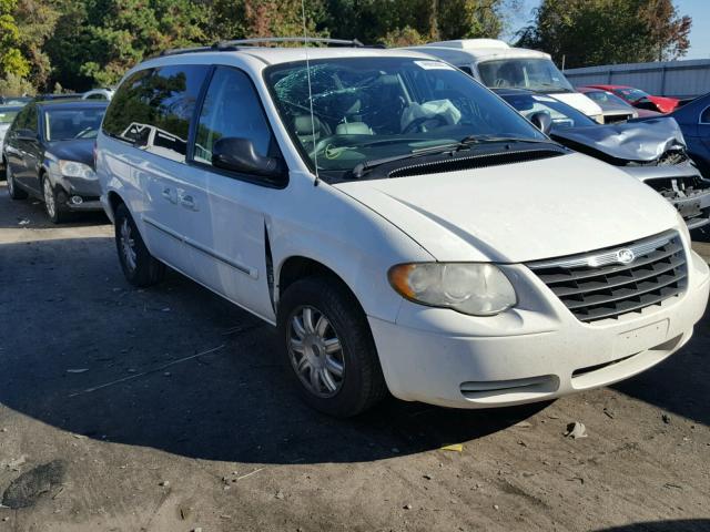 2C4GP54L85R237702 - 2005 CHRYSLER TOWN & COU WHITE photo 1