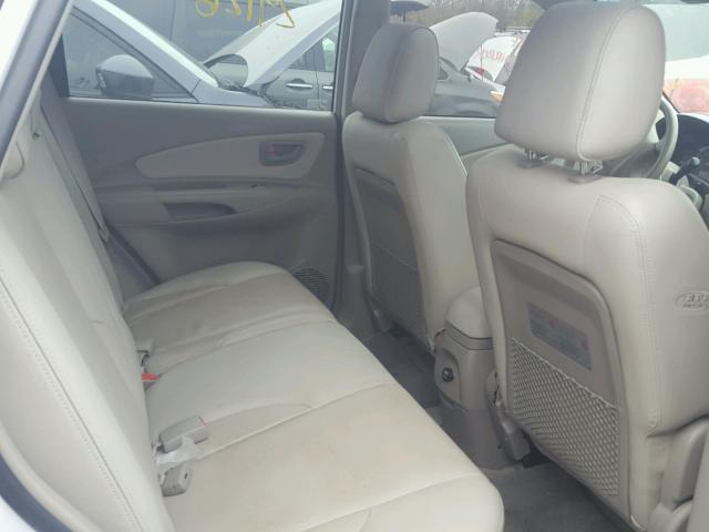 KM8JN12D45U212021 - 2005 HYUNDAI TUCSON GLS WHITE photo 6