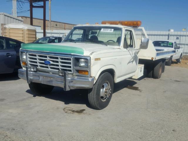 2FDKF37L7GCB36259 - 1986 FORD F350 WHITE photo 2