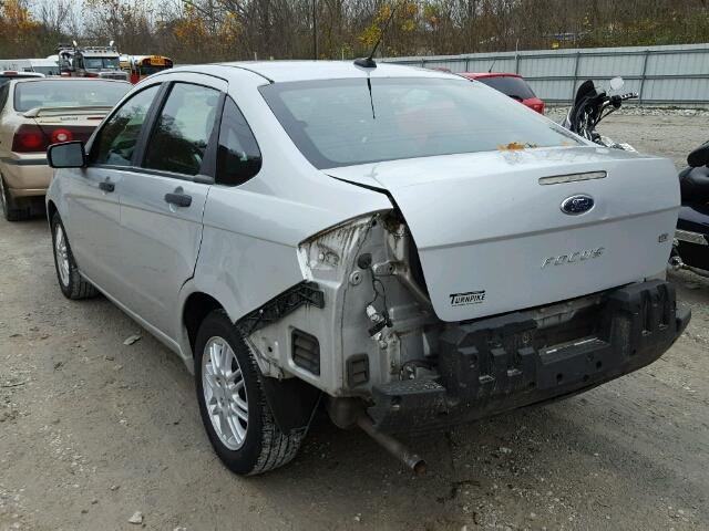 1FAHP3FN2BW177237 - 2011 FORD FOCUS SE SILVER photo 3