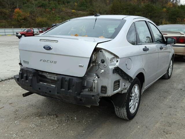 1FAHP3FN2BW177237 - 2011 FORD FOCUS SE SILVER photo 4