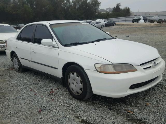 1HGCG5649WA157725 - 1998 HONDA ACCORD LX WHITE photo 1