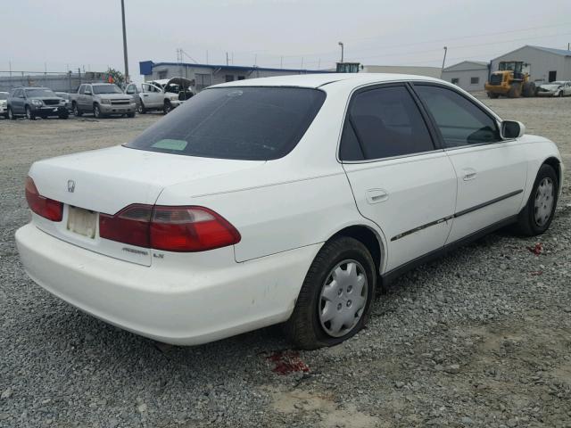 1HGCG5649WA157725 - 1998 HONDA ACCORD LX WHITE photo 4