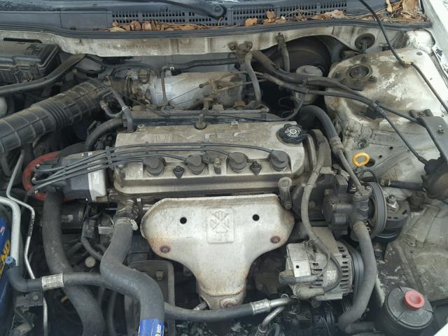 1HGCG5649WA157725 - 1998 HONDA ACCORD LX WHITE photo 7