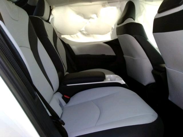 JTDKARFP6H3034047 - 2017 TOYOTA PRIUS PRIM თეთრი ფოტო 6