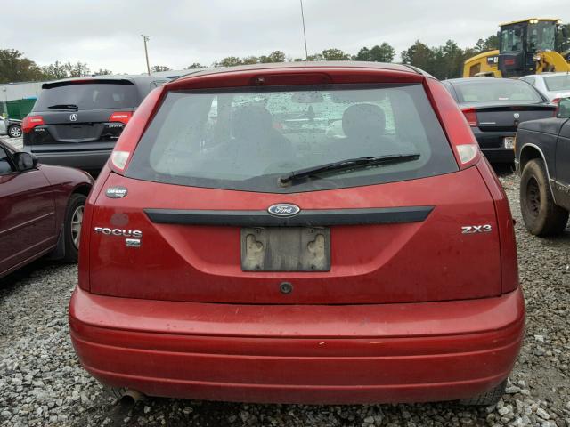 3FAFP31N95R152051 - 2005 FORD FOCUS ZX3 RED photo 9