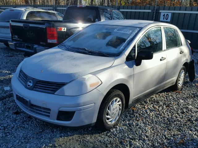 3N1CC1AP6BL442652 - 2011 NISSAN VERSA S GRAY photo 2