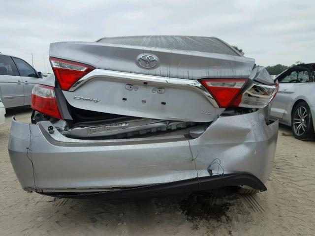4T4BF1FK6GR554203 - 2016 TOYOTA CAMRY LE ნაცრისფერი ფოტო 9