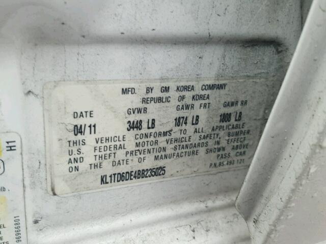 KL1TD6DE4BB235025 - 2011 CHEVROLET AVEO LS WHITE photo 10