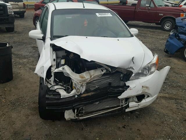KL1TD6DE4BB235025 - 2011 CHEVROLET AVEO LS WHITE photo 9