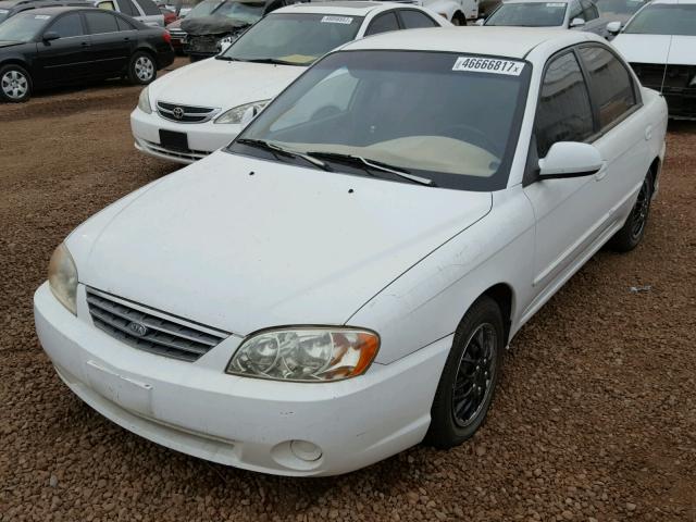 KNAFB121025124630 - 2002 KIA SPECTRA BA WHITE photo 2