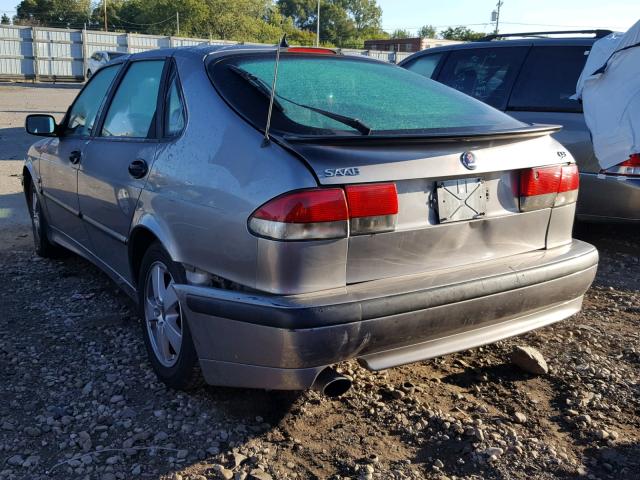 YS3DF58KX22010098 - 2002 SAAB 9-3 SE SILVER photo 3