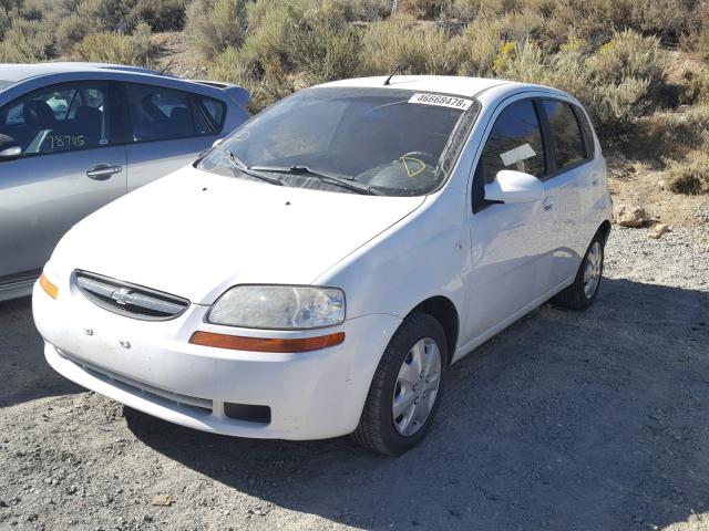 KL1TD66646B616840 - 2006 CHEVROLET AVEO BASE Biały zdjęcie 2