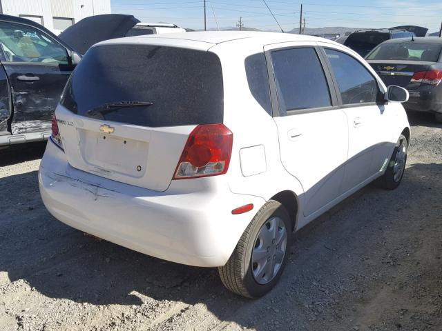 KL1TD66646B616840 - 2006 CHEVROLET AVEO BASE Biały zdjęcie 4