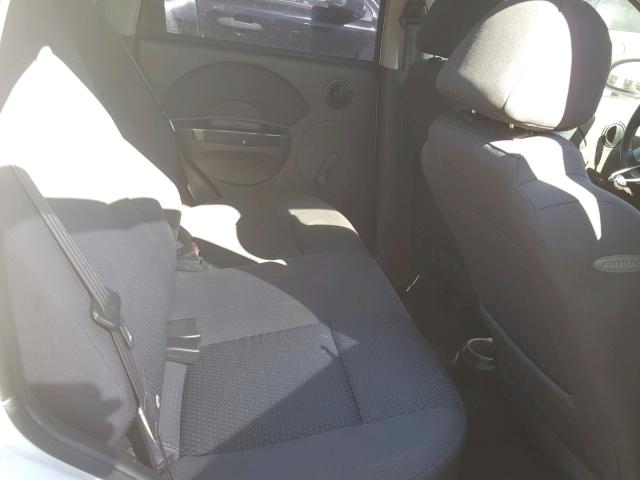 KL1TD66646B616840 - 2006 CHEVROLET AVEO BASE Biały zdjęcie 6