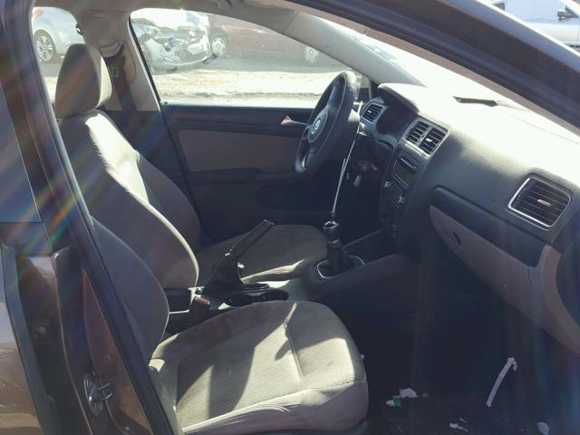 3VW1K7AJ0BM072361 - 2011 VOLKSWAGEN JETTA BASE BROWN photo 5