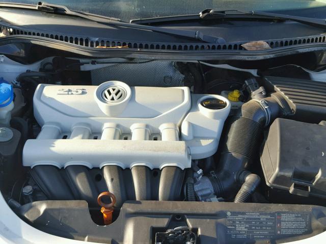 3VWPW3AG6AM007637 - 2010 VOLKSWAGEN NEW BEETLE WHITE photo 7