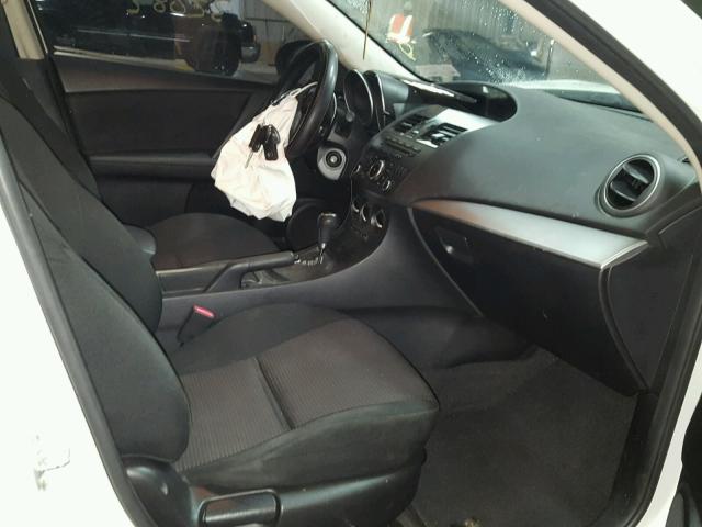 JM1BL1UP5D1849165 - 2013 MAZDA 3 I WHITE photo 5