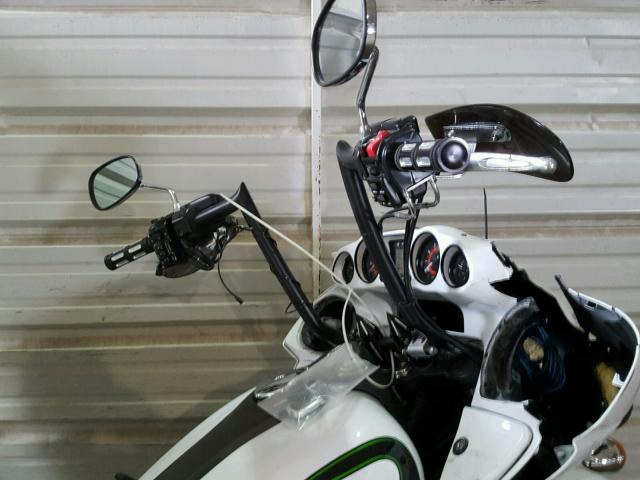 JKBVNRK12GA009620 - 2016 KAWASAKI VN1700 K WHITE photo 5