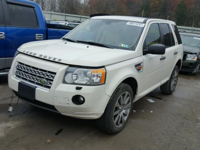 SALFT24N68H092093 - 2008 LAND ROVER LR2 HSE TE WHITE photo 2