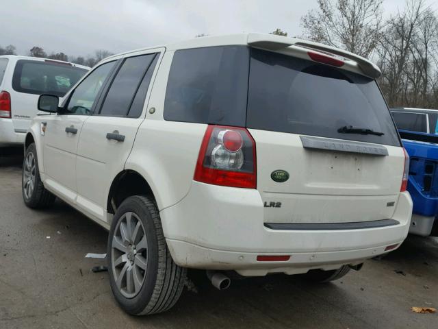 SALFT24N68H092093 - 2008 LAND ROVER LR2 HSE TE WHITE photo 3