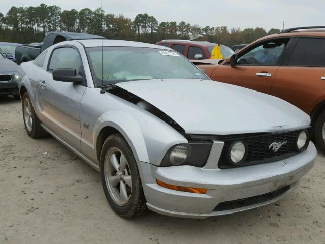 1ZVFT82H675318007 - 2007 FORD MUSTANG GT SILVER photo 1