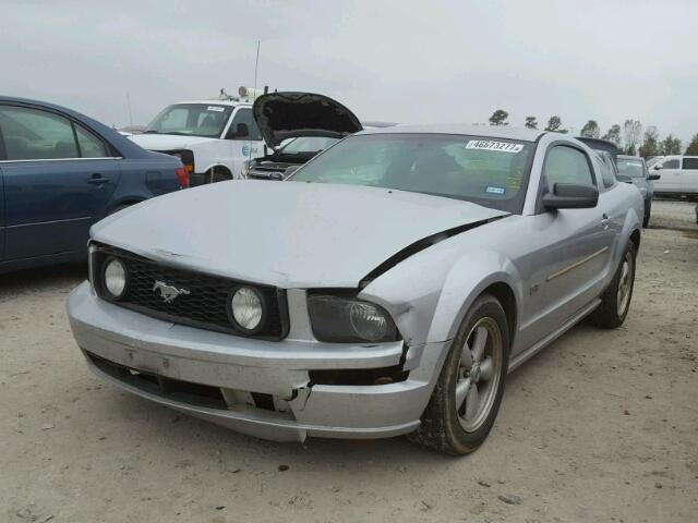 1ZVFT82H675318007 - 2007 FORD MUSTANG GT SILVER photo 2