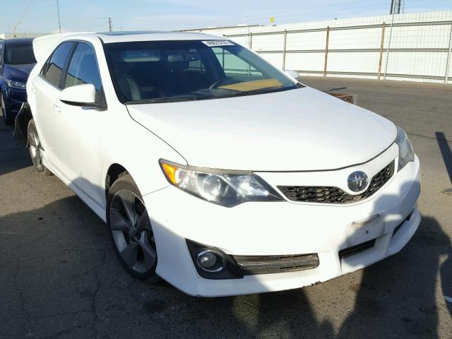 4T1BK1FKXDU528785 - 2013 TOYOTA CAMRY SE WHITE photo 1