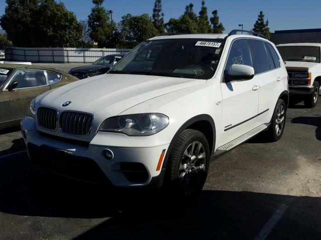 5UXZV4C59D0G53828 - 2013 BMW X5 XDRIVE3 WHITE photo 2