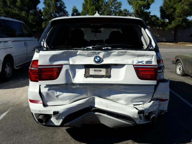 5UXZV4C59D0G53828 - 2013 BMW X5 XDRIVE3 WHITE photo 9