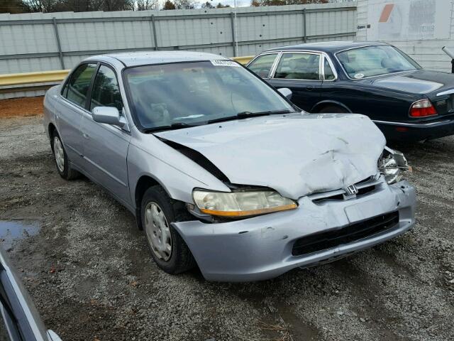 1HGCG5642WA036924 - 1998 HONDA ACCORD LX SILVER photo 1