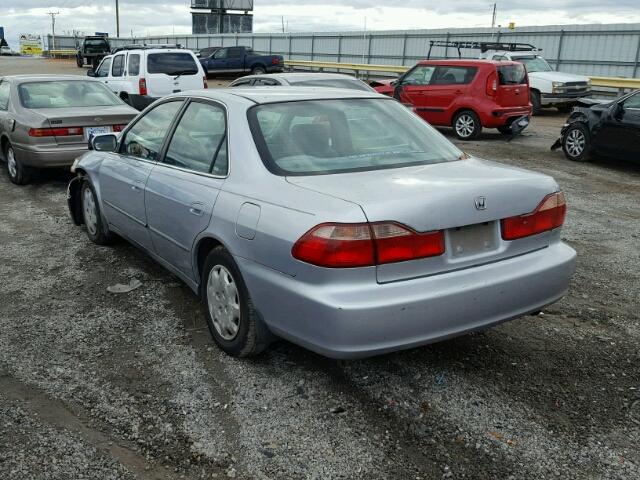 1HGCG5642WA036924 - 1998 HONDA ACCORD LX SILVER photo 3