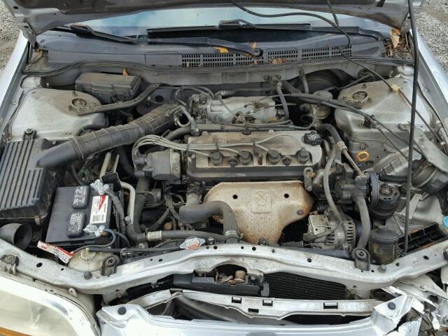 1HGCG5642WA036924 - 1998 HONDA ACCORD LX SILVER photo 7