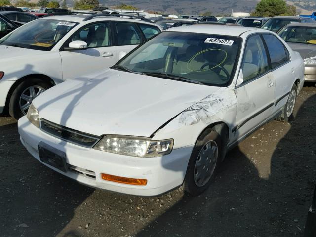 1HGCD5635VA233519 - 1997 HONDA ACCORD LX WHITE photo 2