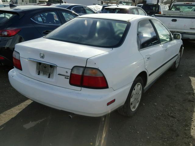 1HGCD5635VA233519 - 1997 HONDA ACCORD LX WHITE photo 4