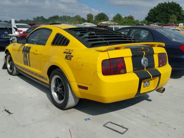 1ZVFT80N355174390 - 2005 FORD MUSTANG YELLOW photo 3
