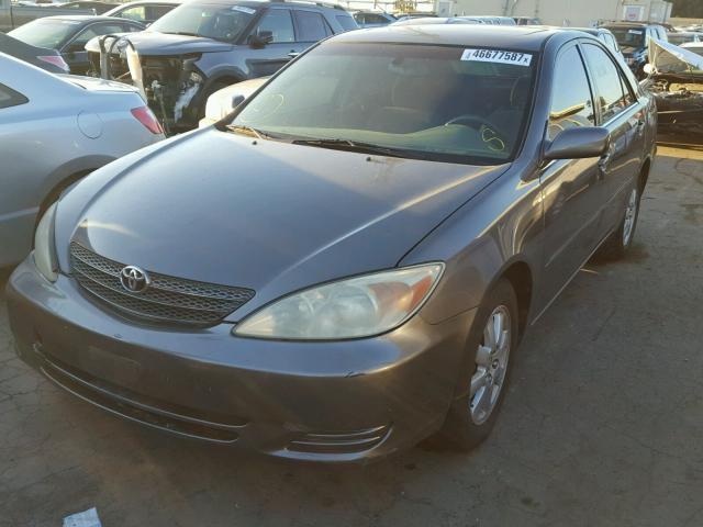 JTDBE32K120115378 - 2002 TOYOTA CAMRY LE GRAY photo 2