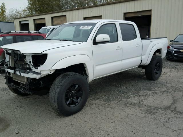 5TFMU4FN5FX029624 - 2015 TOYOTA TACOMA WHITE photo 2