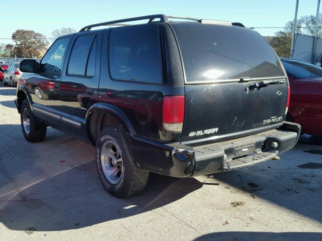 1GNCS13W11K172452 - 2001 CHEVROLET BLAZER BLACK photo 3